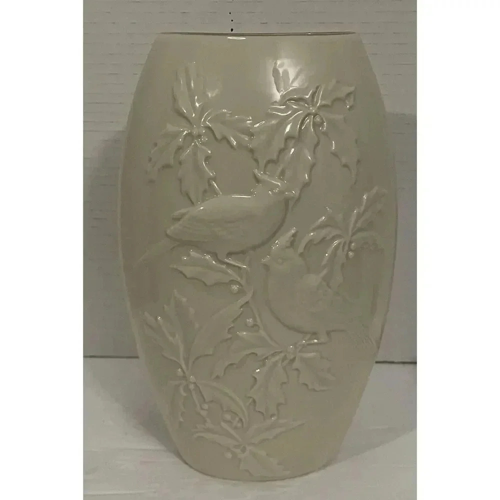 Lenox Porcelain Four Seasons Vase Collection‎ Winter The Cardinal Holly 10 Inch